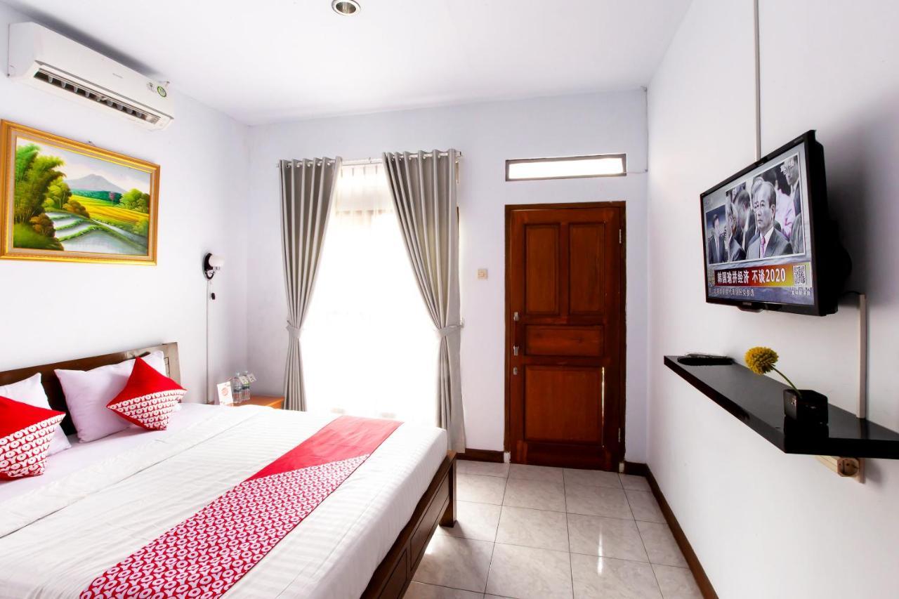 Oyo 569 Cigadung Guest House Syariah Μπαντούνγκ Εξωτερικό φωτογραφία