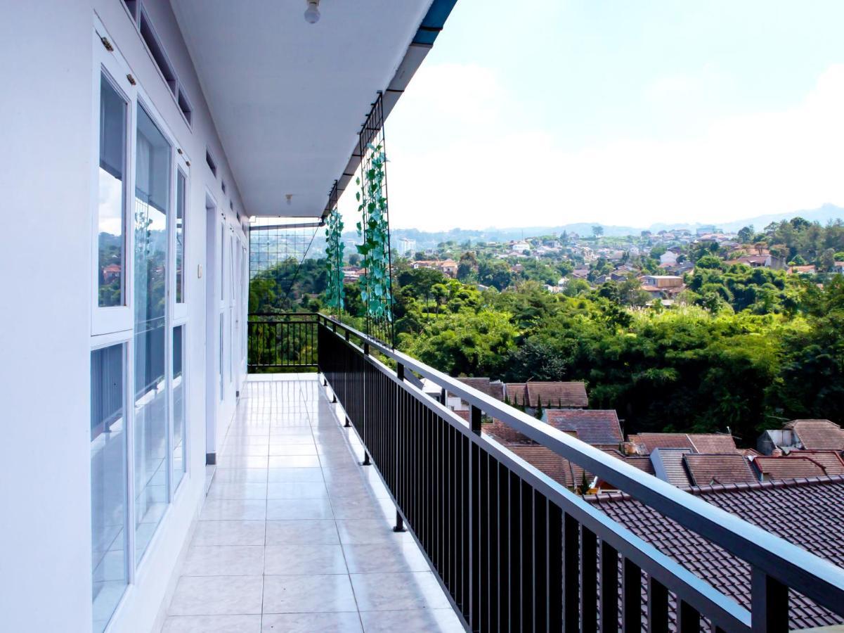 Oyo 569 Cigadung Guest House Syariah Μπαντούνγκ Εξωτερικό φωτογραφία