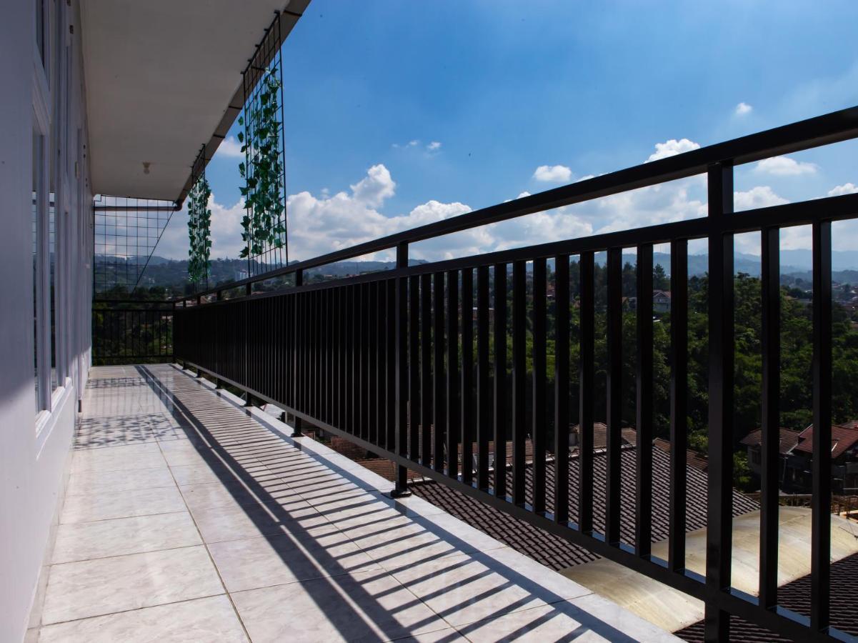 Oyo 569 Cigadung Guest House Syariah Μπαντούνγκ Εξωτερικό φωτογραφία