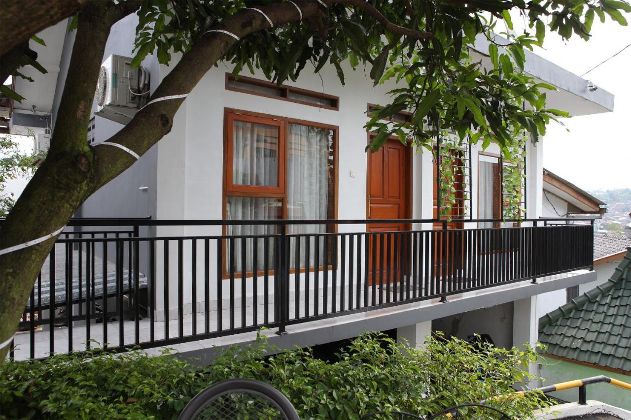 Oyo 569 Cigadung Guest House Syariah Μπαντούνγκ Εξωτερικό φωτογραφία