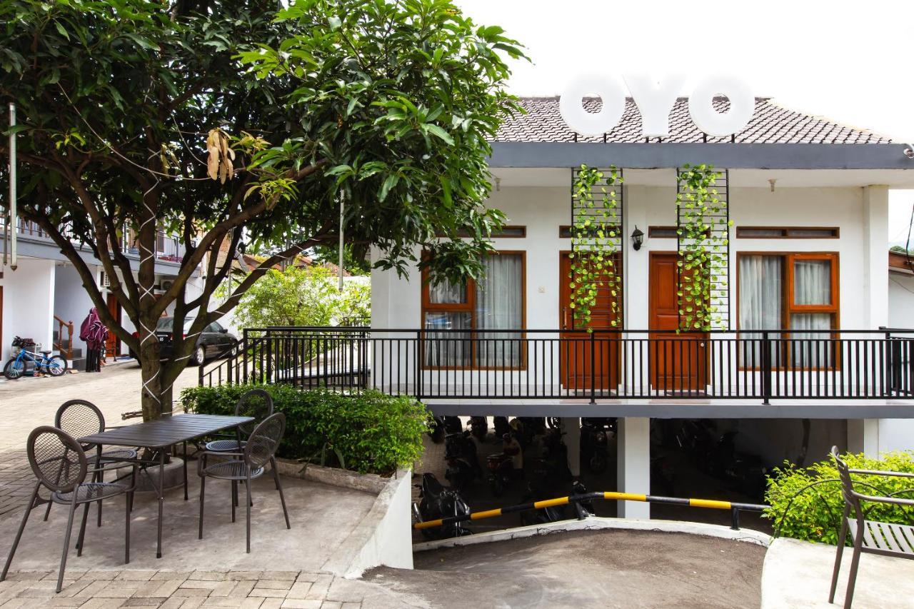 Oyo 569 Cigadung Guest House Syariah Μπαντούνγκ Εξωτερικό φωτογραφία