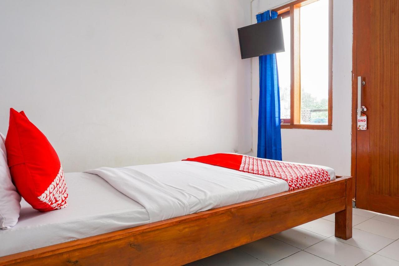 Oyo 569 Cigadung Guest House Syariah Μπαντούνγκ Εξωτερικό φωτογραφία