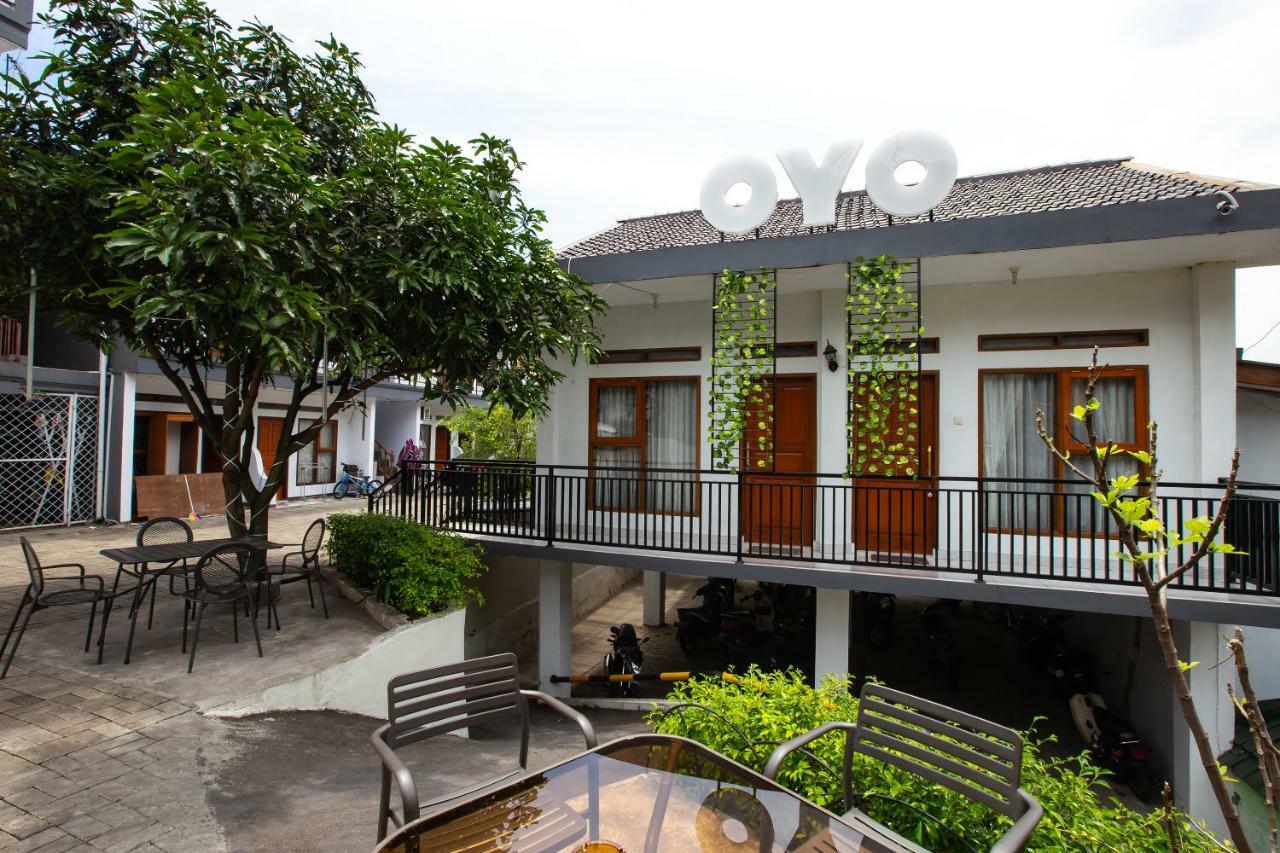 Oyo 569 Cigadung Guest House Syariah Μπαντούνγκ Εξωτερικό φωτογραφία